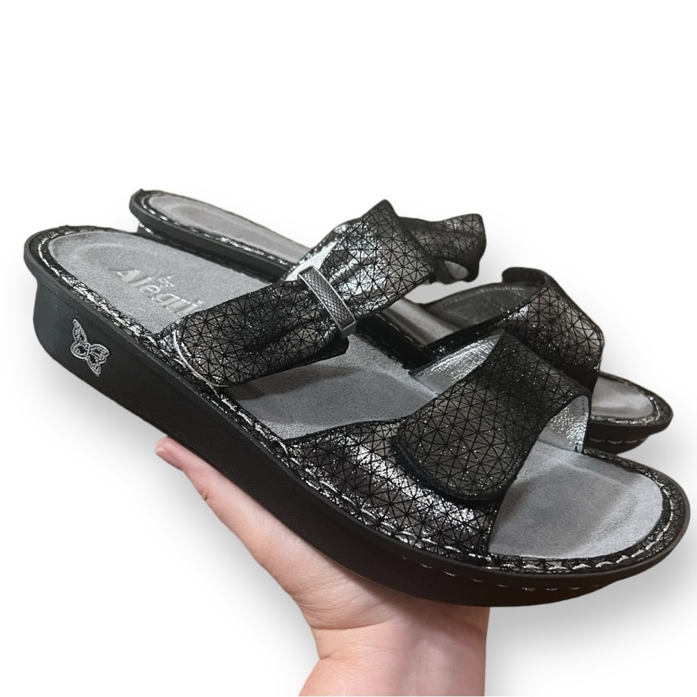 ALEGRIA Karmen Sandal Metallic Pewter Leather Wavy Size 10.5-11